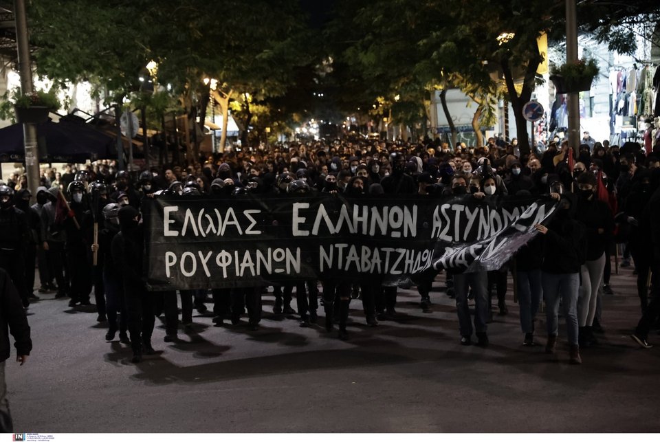 Ένταση και επεισόδια σε πορεία διαμαρτυρίας στο κέντρο της Αθήνας για την υπόθεση βιασμού 19χρονης στο Α.Τ. Ομονοίας / Φωτογραφία: Intime