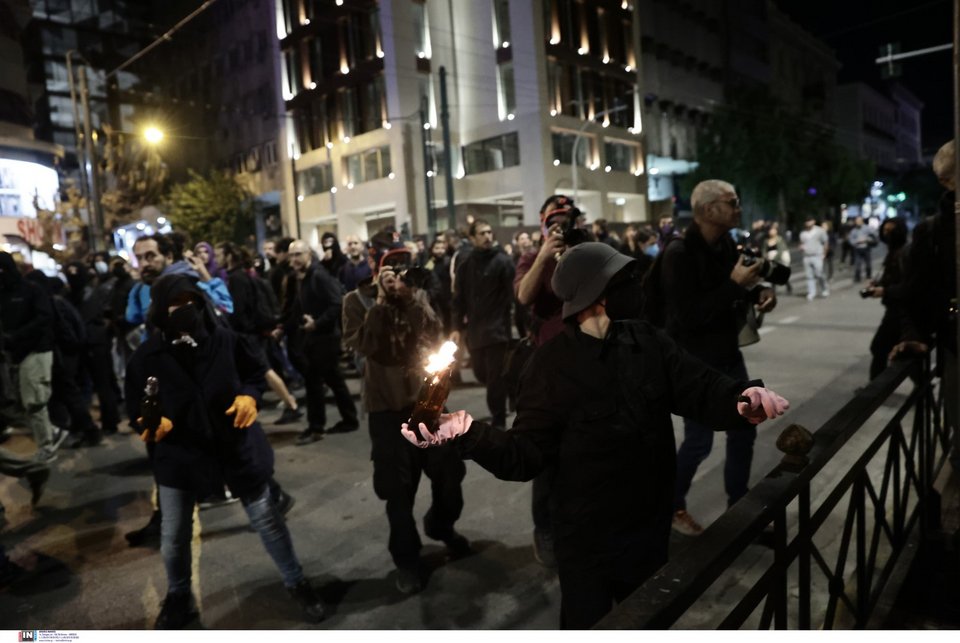 Ένταση και επεισόδια σε πορεία διαμαρτυρίας στο κέντρο της Αθήνας για την υπόθεση βιασμού 19χρονης στο Α.Τ. Ομονοίας / Φωτογραφία: Intime