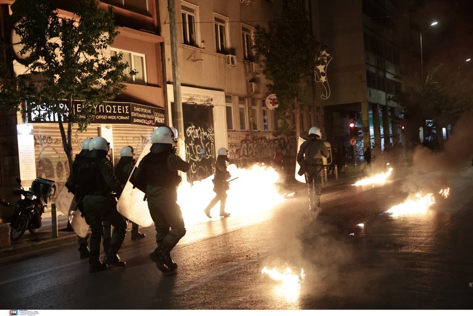 Ένταση και επεισόδια σε πορεία διαμαρτυρίας στο κέντρο της Αθήνας για την υπόθεση βιασμού 19χρονης στο Α.Τ. Ομονοίας / Φωτογραφία: Intime