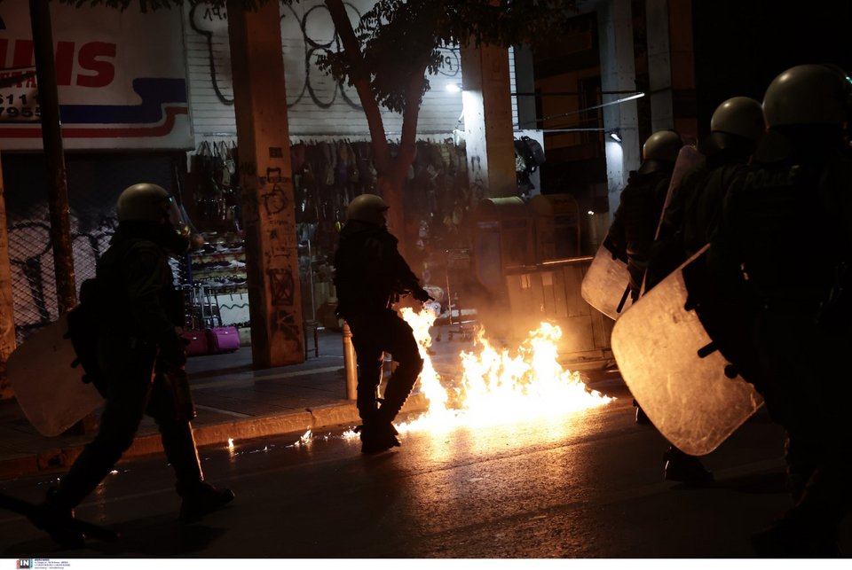 Ένταση και επεισόδια σε πορεία διαμαρτυρίας στο κέντρο της Αθήνας για την υπόθεση βιασμού 19χρονης στο Α.Τ. Ομονοίας / Φωτογραφία: Intime