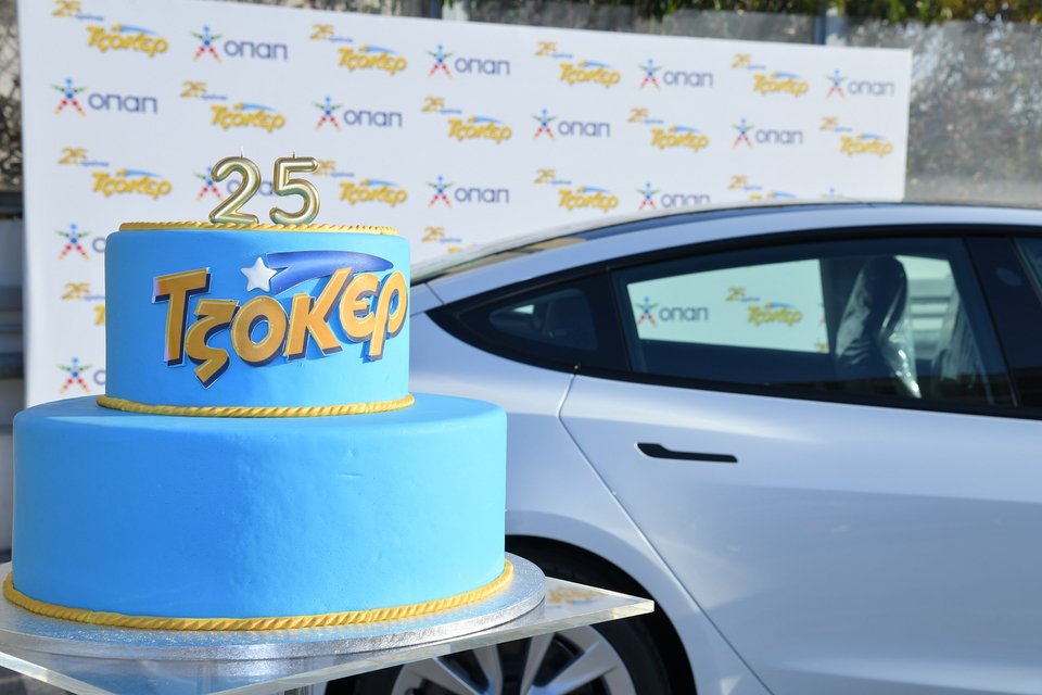 Το 1ο&nbsp;από τα 4&nbsp;TESLA&nbsp;του διαγωνισμού για τα «25 Χρόνια ΤΖΟΚΕΡ» 
