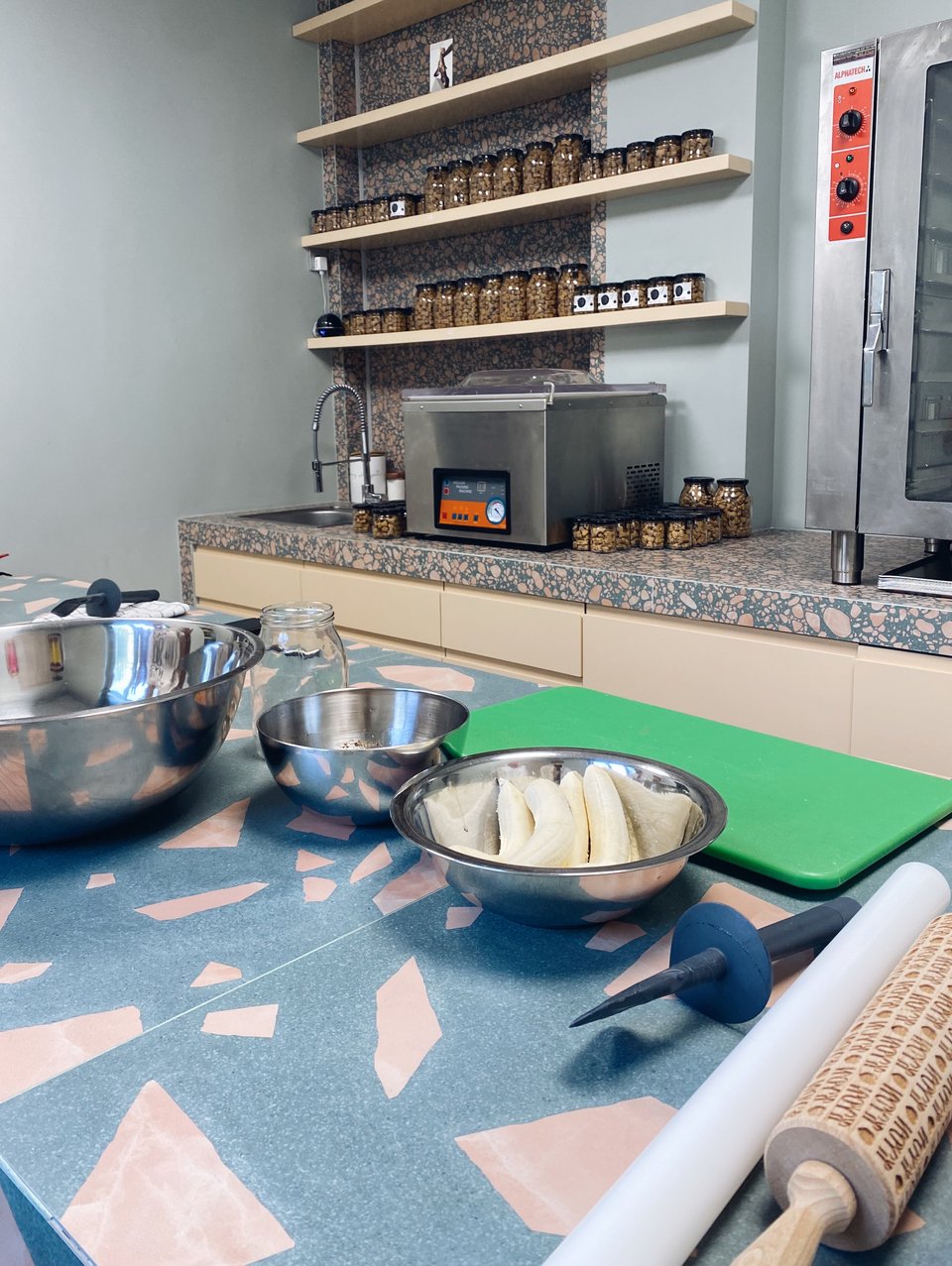 Άποψη από το μοντέρνο εργαστήριο της Kyon. 