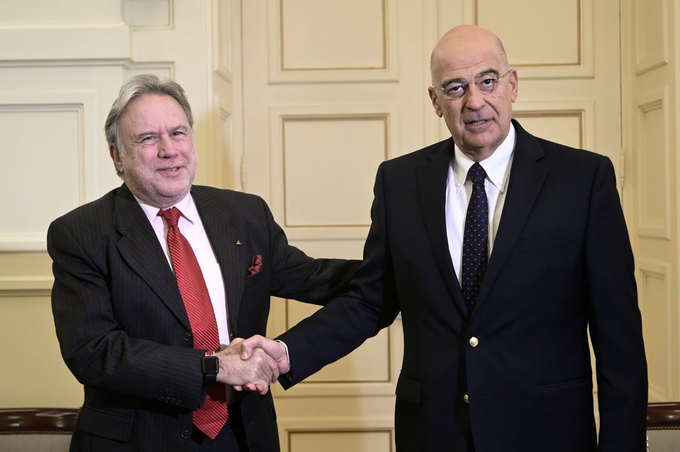 Ενημέρωση του Γιώργου Κατρούγκαλου από τον ΥΠΕΞ, Νίκο Δένδια. Φωτογραφία από EUROKINISSI