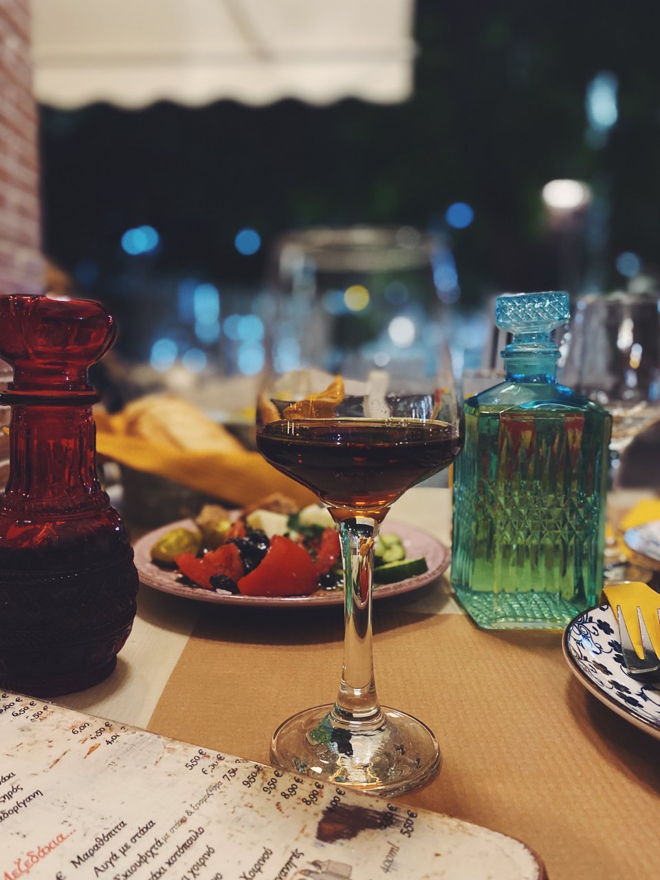 Ο Μαρουβάς, το κρασί από τα Χανιά, είναι ο καλύτερος τρόπος να αρχίσει κανείς τη γευστική του περιήγηση στο «Μικιό».