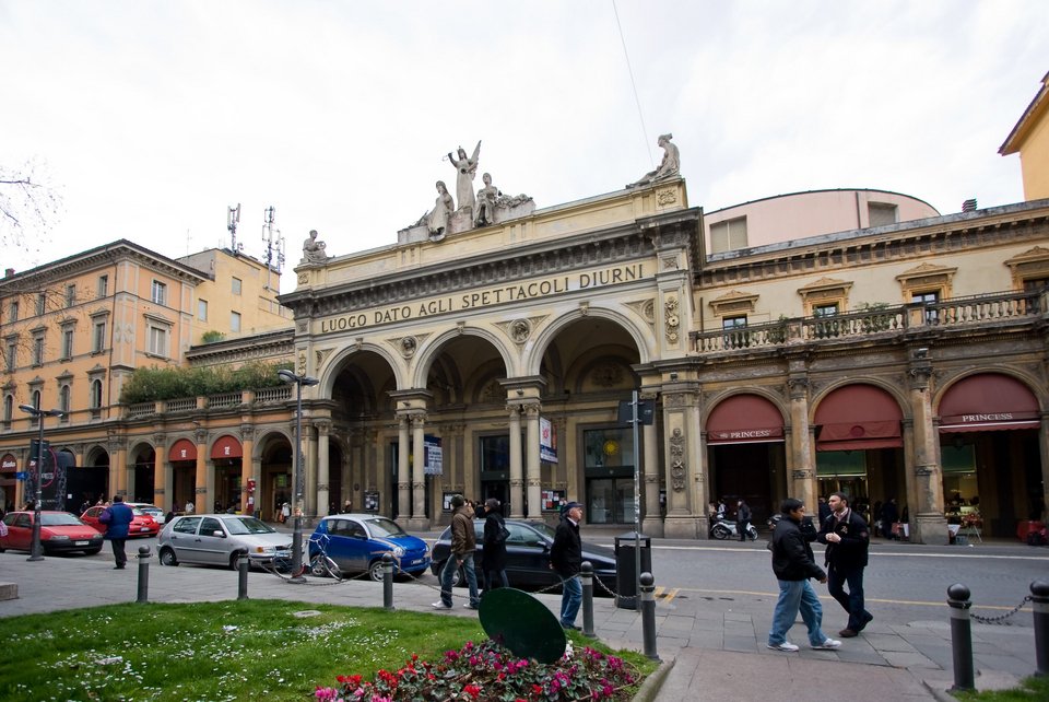 Το Αrena del Sole όπου ανέβηκε η παράσταση «Χαλεπάς» στο πλαίσιο του Vie Festival