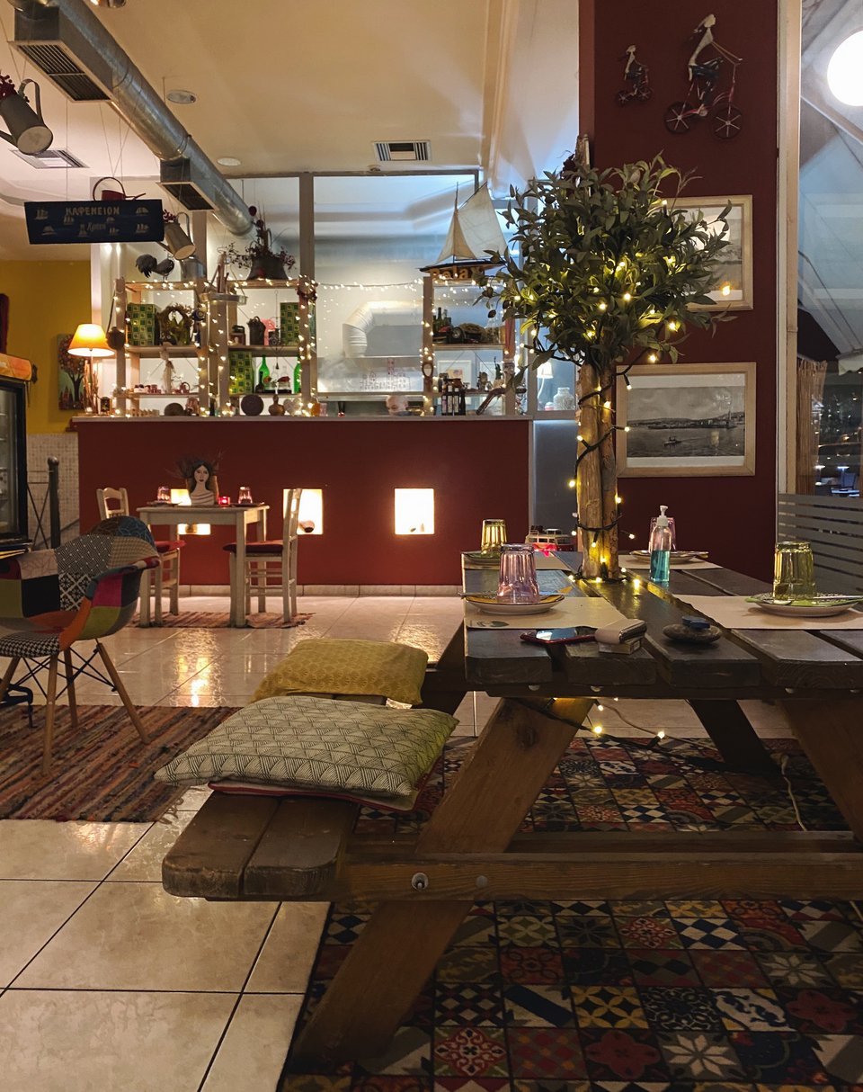 Το «Μικιό» προσφέρει μεγάλες συγκινήσεις στον μικρό cosy χώρο του στην Αγίου Αλεξάνδρου, στο Παλαιό Φάληρο.