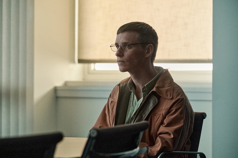 Ο Eddie Redmayne ως Charlie Cullen