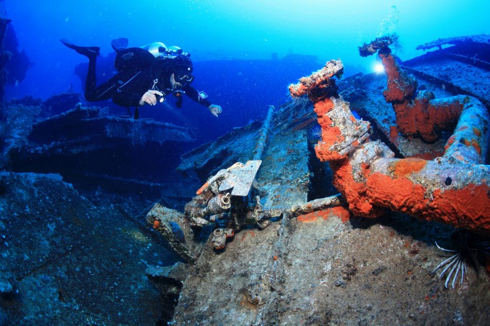 Ο «Αφρικανός Μαρκήσιος». Σωληνώσεις και βάνες από το άλλοτε δίκτυο ατμού / Φωτογραφία ΑΠΕ-ΜΠΕ