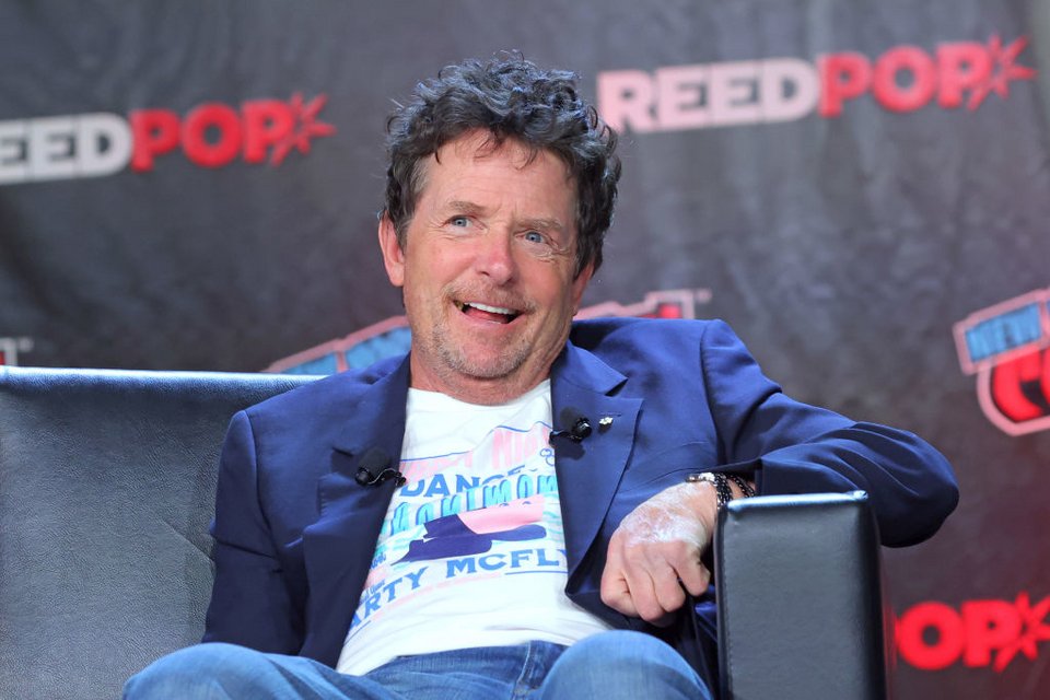 Ο ηθοποιός Michael J. Fox μιλάει κατά τη διάρκεια του πάνελ "Back To The Future Reunion" στο New York Comic Con στις 08 Οκτωβρίου 2022 στη Νέα Υόρκη