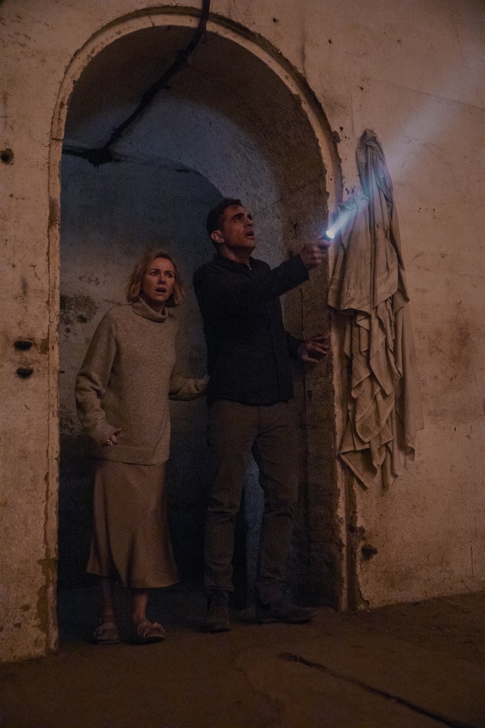 Η Naomi Watts ως Nora Brannock, ο Bobby Cannavale ως Dean Brannock στη σειρά The Watcher