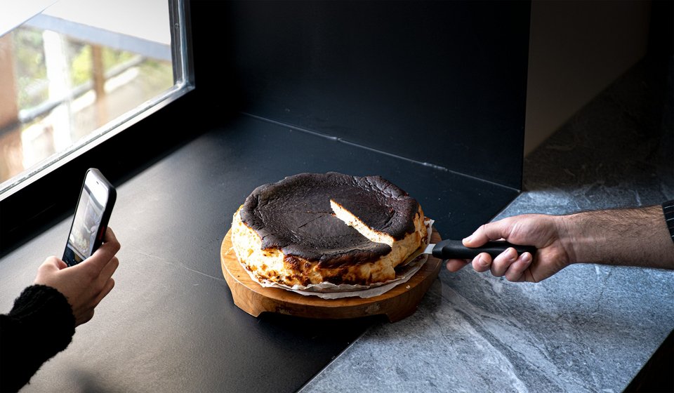 Για νόστιμα γλυκά ο Βαγγέλης Γιαννίσης επιλέγει το Samba / Φωτογραφία: Samba Coffee Roasters Crossroads / Facebook