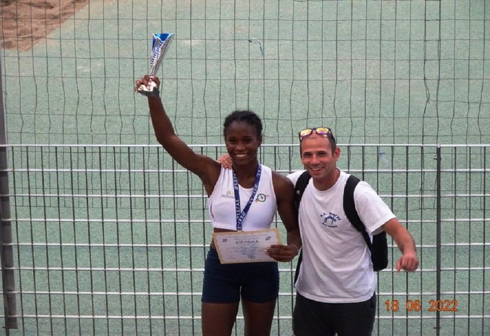 Η Βεατρίκη και ο προπονητής της, Λάζαρος Τοσίδης