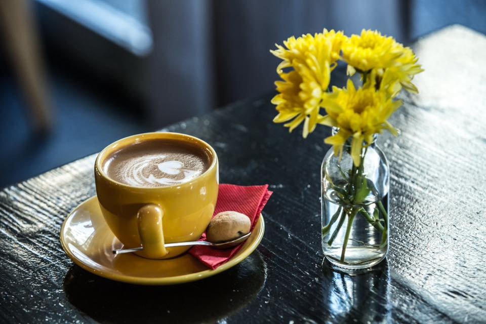Για καλό καφέ και ησυχία επιλέξτε το Yellow cafe, προτείνει ο Βαγγέλης Γιαννίσης / Φωτογραφία: Yellow cafe / Facebook