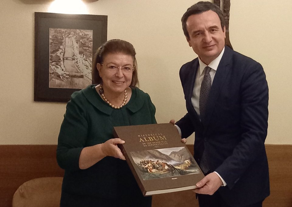 λινα μενδωνη