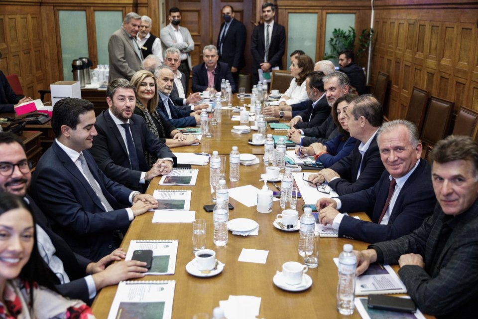 Λίγο πριν ξεκινήσει η συνεδρίαση της Κοινοβουλευτικής Ομάδας του ΠΑΣΟΚ / Φωτογραφία: Eurokinissi