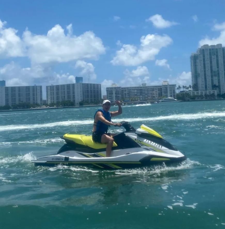 Ο Τσανγκ πάνω σε τζετ σκι