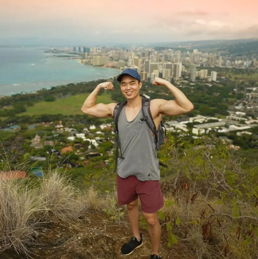 Ο Chang μοιράζεται συχνά φωτογραφίες από τα ταξίδια του