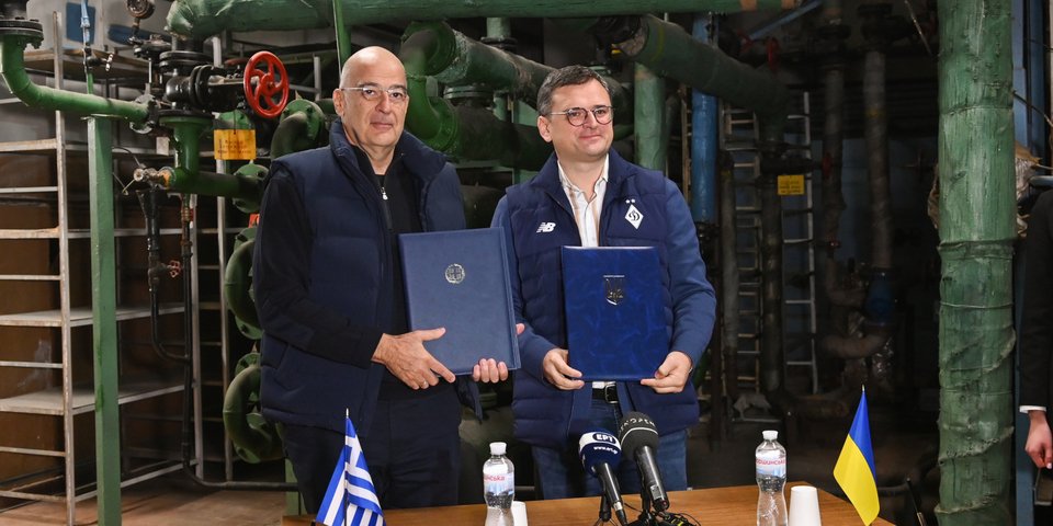 Νίκος Δένδιας και Ντμίτρι Κουλέμπα στο Κίεβο -Φωτογραφία: ΥΠΕΞ