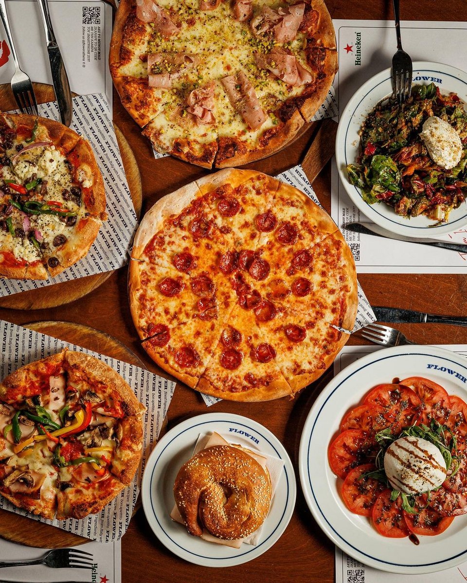 Υπέροχη πίτσα στο Flower στην Πλατεία Μαβίλη / Φωτογραφία: flowerathens / Instagram