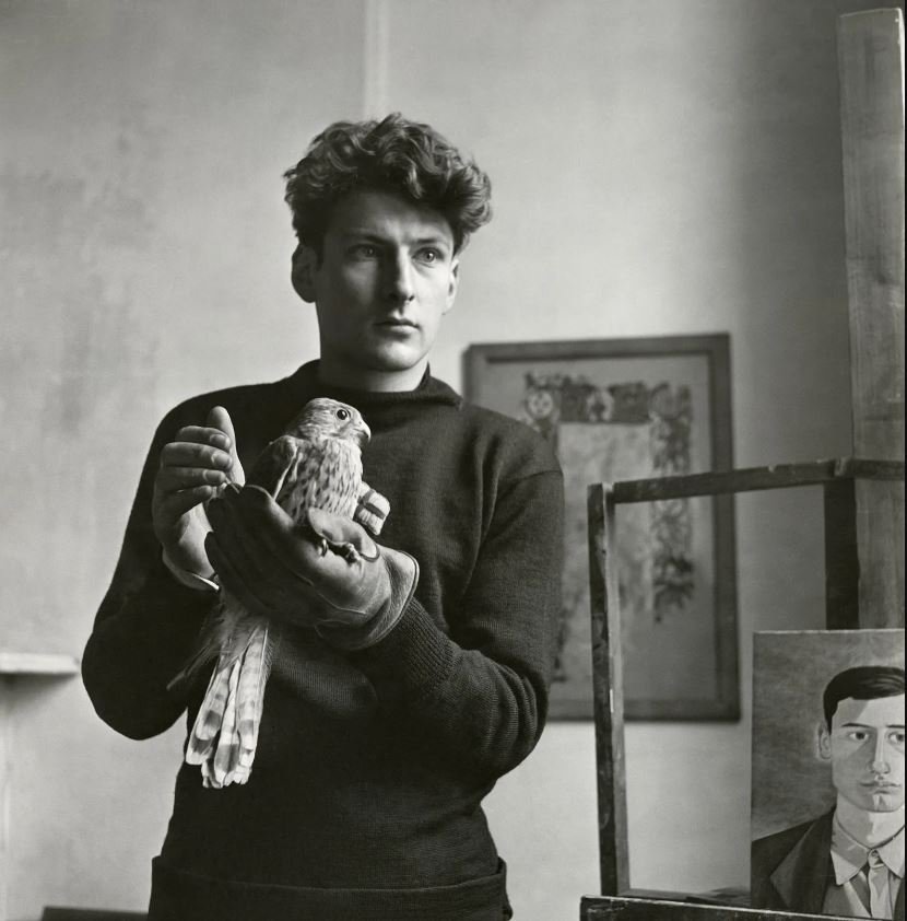 O Λούσιαν Φρόιντ, στο Λονδίνο τον χειμώνα του 1948 φωτογραφίζεται από τον Clifford Coffin για την Vogue. Πίσω του το πορτρέτο του νεαρού Πέτρου από τον Πόρο, 