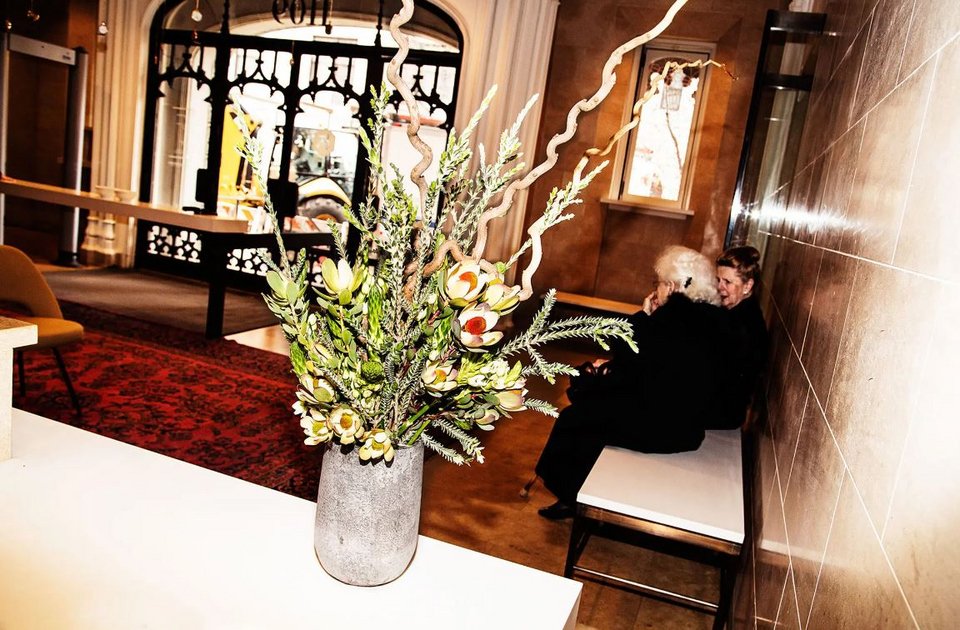 Tα λουλούδια στο λόμπι του Frick Collection στη Νέα Υόρκη