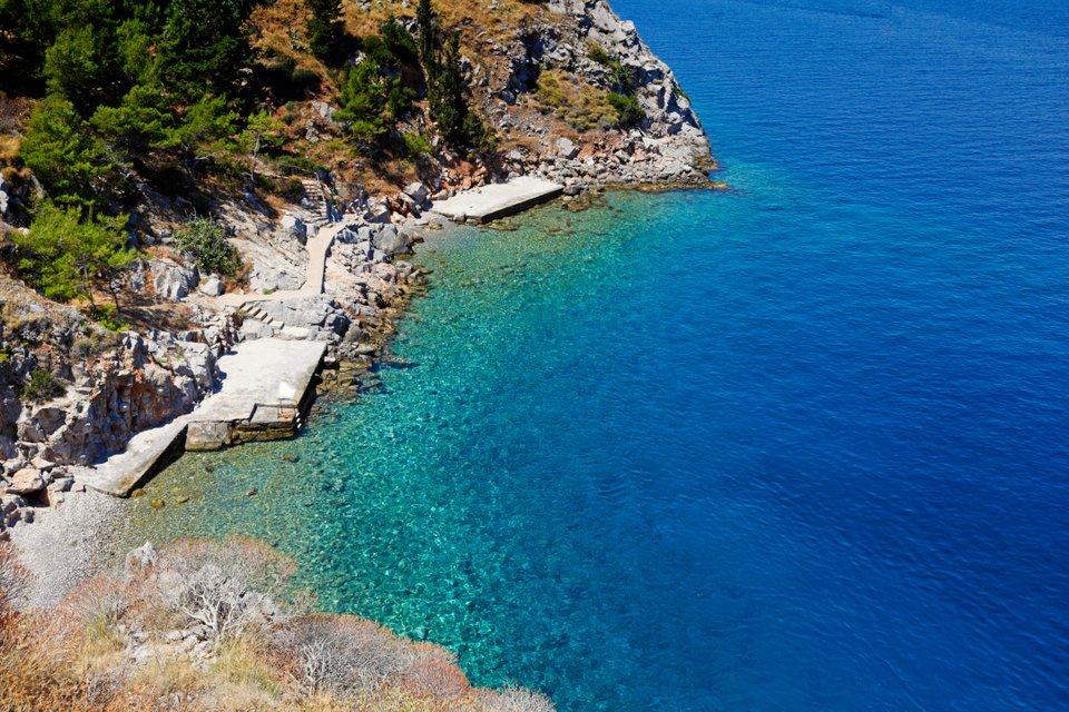 Μια όμορφη παραλία στην Ύδρα / Φωτογραφία: Shutterstock