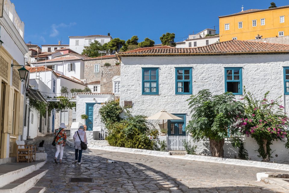 Παραδοσιακά κτίρια και δρόμοι στην Ύδρα / Φωτογραφία: Shutterstock