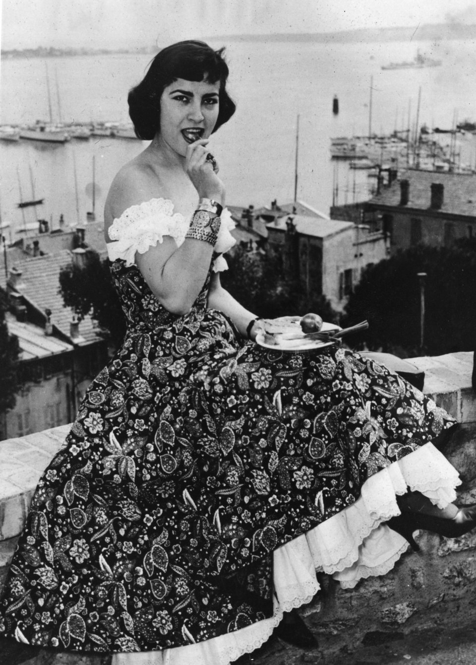 Η Ειρήνη Παπά στο λιμάνι των Καννών, το 1954