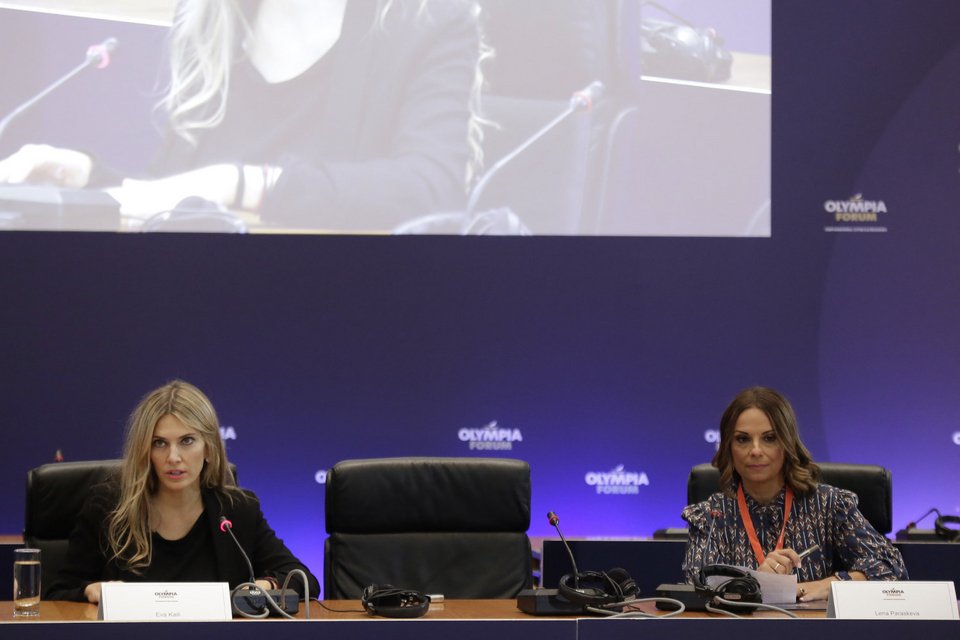 Από αριστερά: Εύα Καϊλή, αντιπρόεδρος Ευρωπαϊκού Κοινοβουλίου και Λένα Παρασκευά, anchorwoman, Star Κεντρικής Ελλάδας