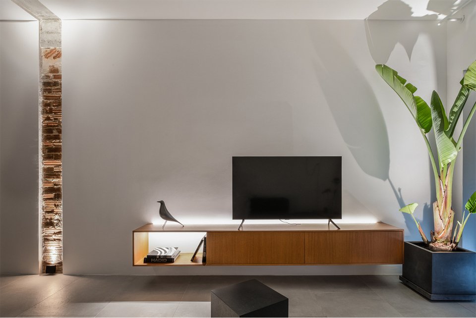 Οι Louizi + Louizis Architects δίνουν νέα πνοή στους κλασικούς χωρικούς προσδιορισμούς ενός σπιτιού.