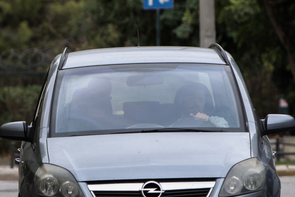 Ο 36χρονος συλληφθείς οδηγείται στον Εισαγγελέα -Φωτογραφία: ΒΑΣΙΛΗΣ ΡΕΜΠΑΠΗΣ/EUROKINISSI