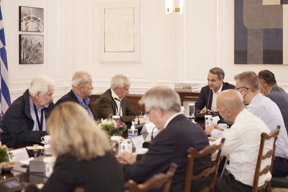 Συνάντηση Μητσοτάκη με εκπροσώπους Ενώσεων Συνταξιούχων