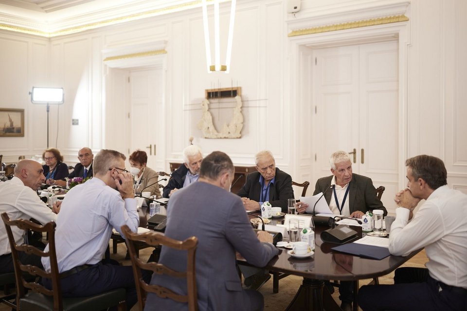 Συνάντηση Μητσοτάκη με εκπροσώπους Ενώσεων Συνταξιούχων