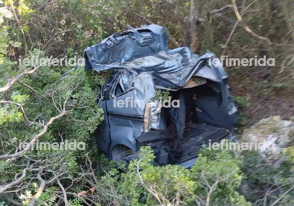 Το ΙΧ του ζευγαριού εντοπίστηκε σε χαράδρα στην περιοχή Πόντι Βασιλικής στη Λευκάδα 