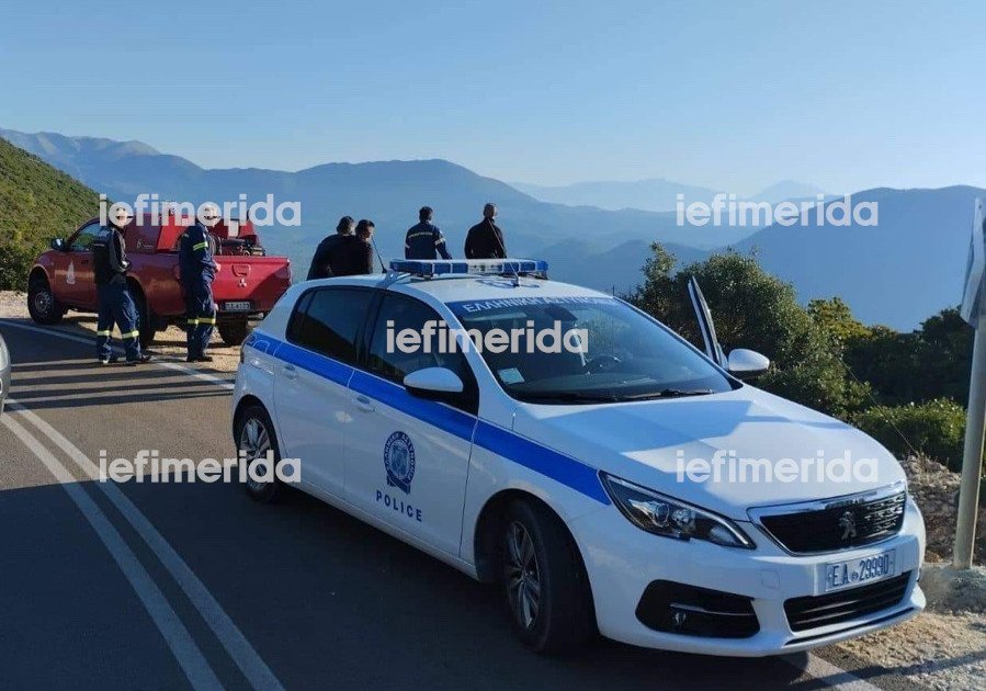 Η στιγμή που άνδρες της ΕΛ.ΑΣ. και της Πυροσβεστικής εντόπισαν το ΙΧ 