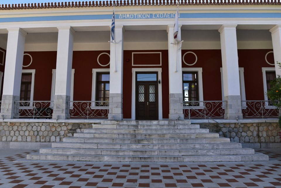 Tο δημοτικό σχολείο στο Λεωνίδιο / Φωτογραφία: Shutterstock
