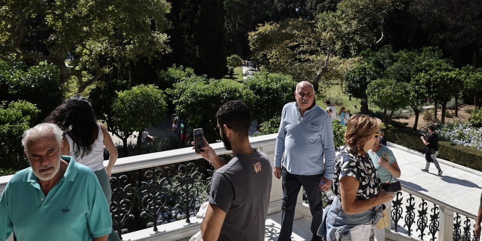 Κόσμος στον κήπο του Προεδρικού Μεγάρου / INTIME