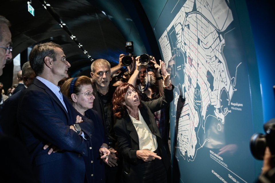 Λίνα Μενδώνη, Κυριάκος Μητσοτάκης στα εγκαίνια των τριών σταθμών μετρό