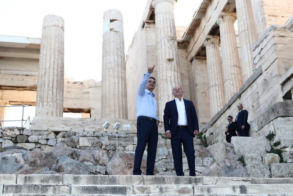 Στην Ακρόπολη Κυριάκος Μητσοτάκης και Όλαφ Σολτς