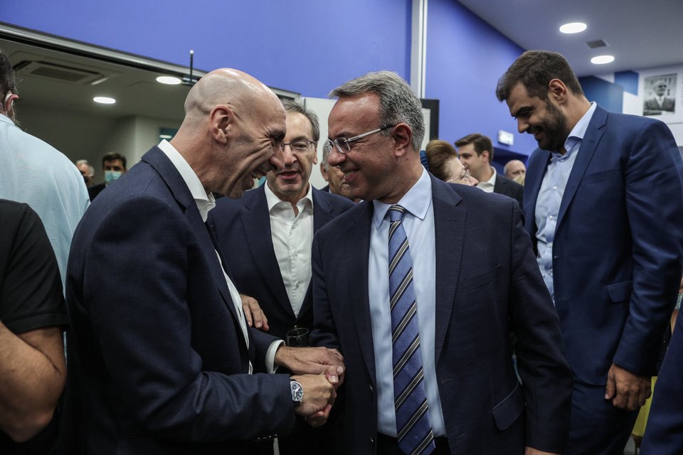 Γιάννης Μπρατάκος και Χρήστος Σταϊκούρας - Φωτογραφία: ΒΑΣΙΛΗΣ ΡΕΜΠΑΠΗΣ-EUROKINISSI