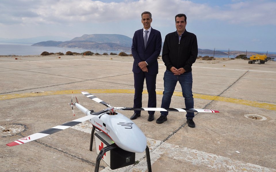 O CEO της NOVA, Παναγιώτης Γεωργιόπουλος, και ο υπουργός Υγείας Θάνος Πλεύρης