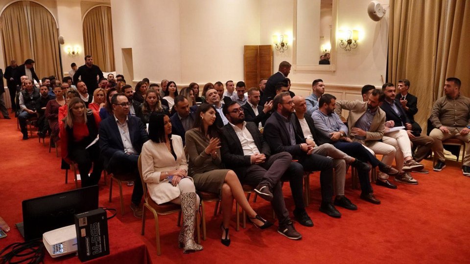 Μέλη της ΟΝΝΕΔ Μαγνησίας, που διοργάνωσαν την εκδήλωση / Φωτογραφία: thessaliatv.gr