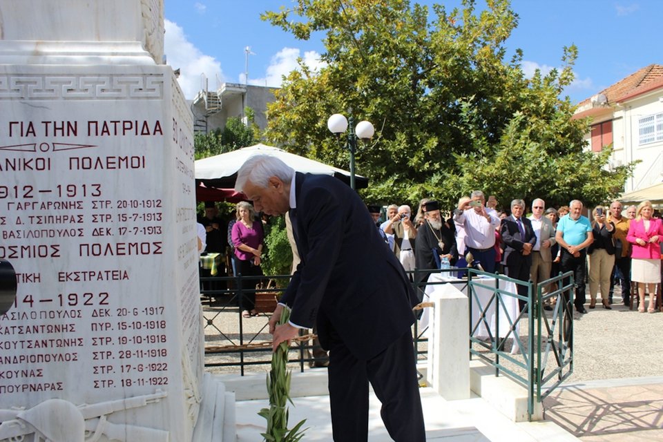 Ο πρώην πρόεδρος της Δημοκρατίας Προκόπης Παυλόπουλος στην τελετή μνήμης της ναζιστικής θηριωδίας στο Γεράκι Ηλείας / Φωτογραφία :ilidakampos.gr