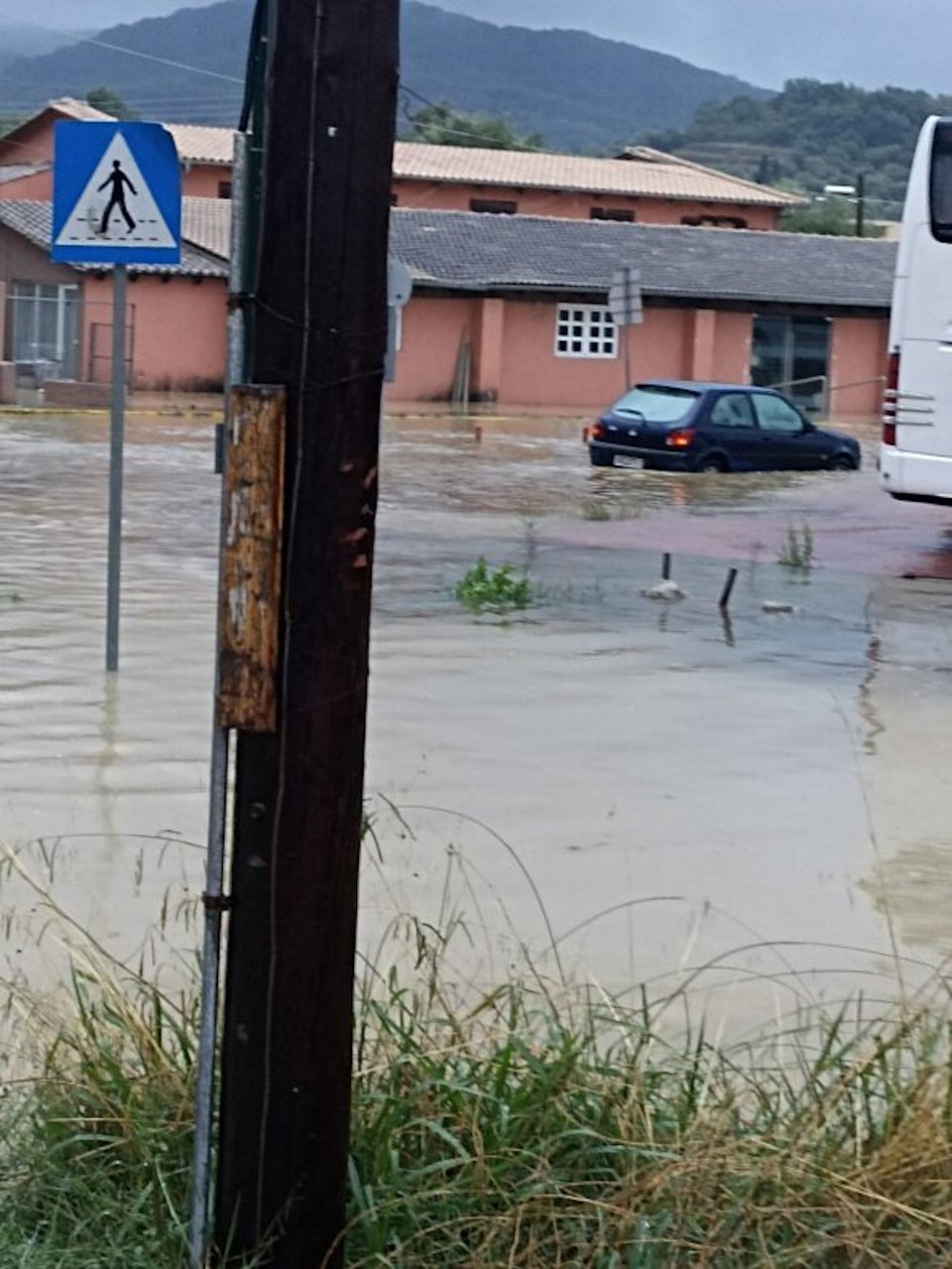 Πλημυρισαν δρόμοι στην Κέρκυρα, φωτογραφία corfunews