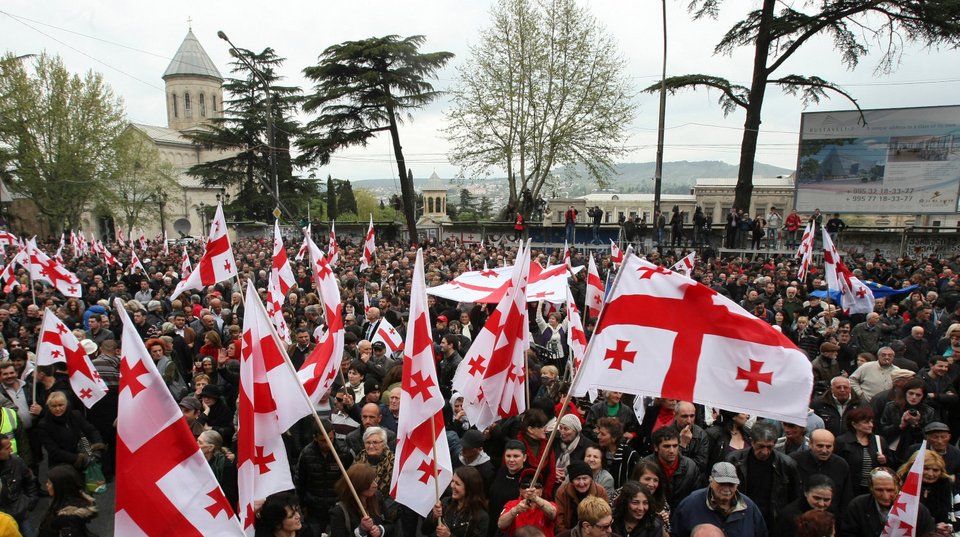 Διαδηλώσεις στη Γεωργία υπέρ του προέδρου Μιχαήλ Σαακασβίλι / Φωτογραφία: AP