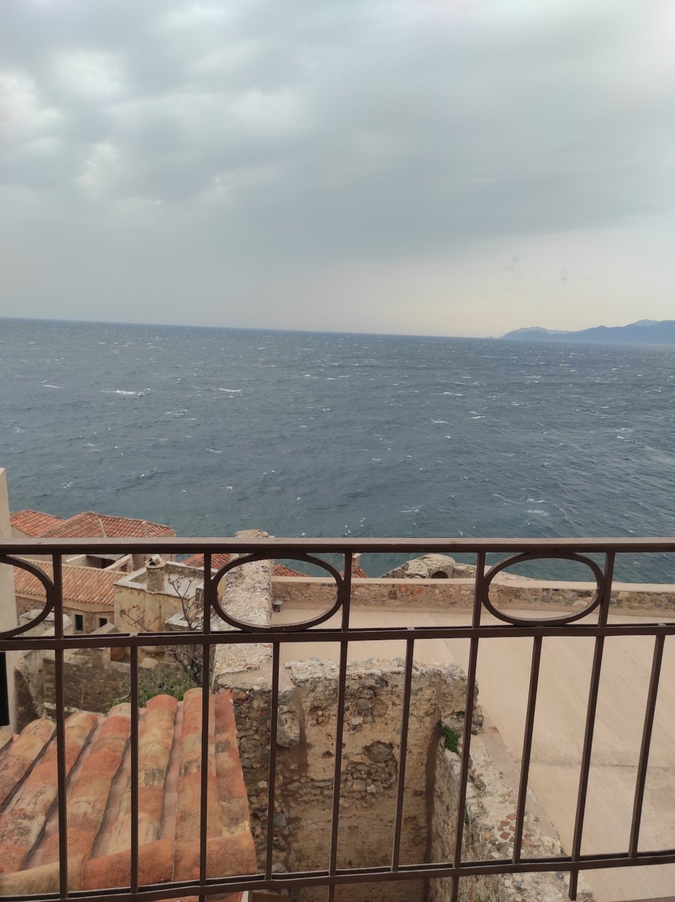 Η θέα από τον πρώτο όροφο του σπιτιού / Φωτό: iefimerida.gr