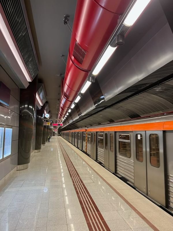 Οι πρώτες εικόνες από το σταθμό Μετρό «Πειραιάς»/iefimerida.gr