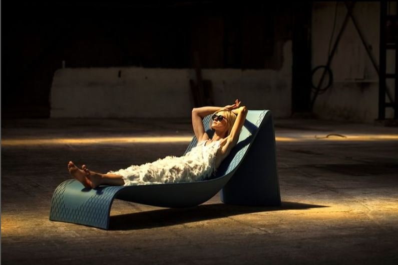 Κρεβάτι για θερινή και όχι μόνο ραστώνη στον κήπο, φτιαγμένο από υλικά που συλλέχθηκαν από τον βυθό της θάλασσας