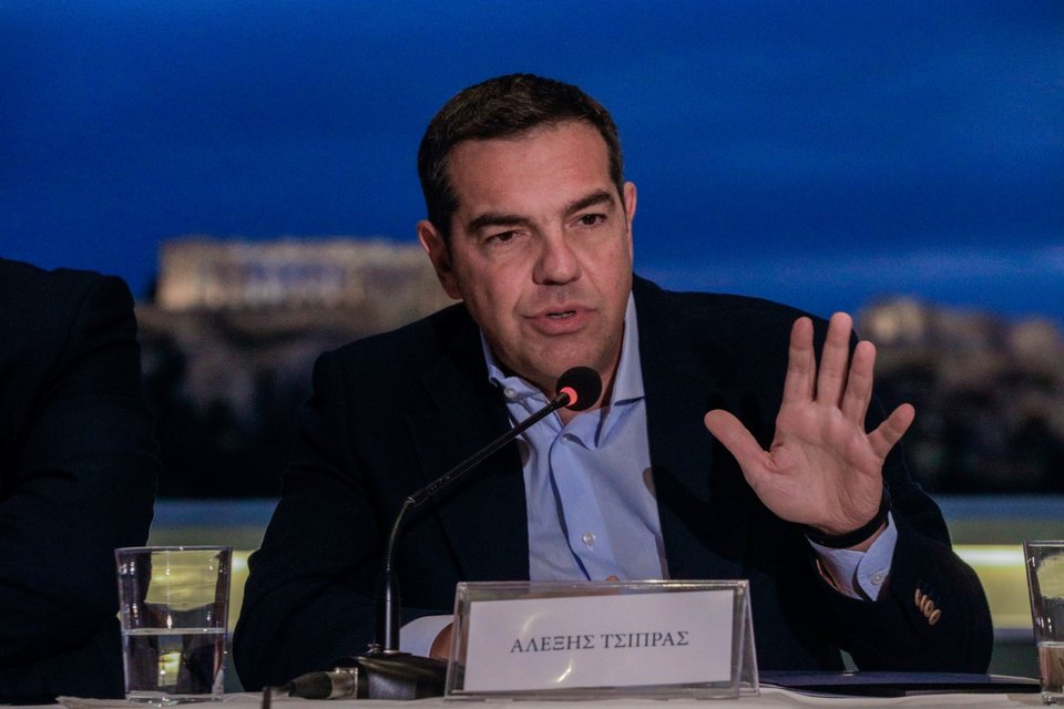 Ο Αλέξης Τσίπρας στην παρουσίαση του βιβλίου του Νικόλα Φαραντούρη
