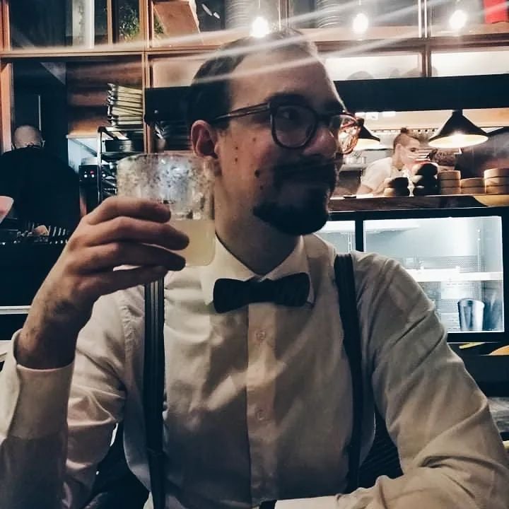 Ο Βαγγέλης Γιαννίσης απολαμβάνει να ζει σε μια περιοχή του κέντρου, έχοντας τόσο κοντά του πολλές επιλογές για έξοδο / Φωτογραφία: vgiannisis / Instagram